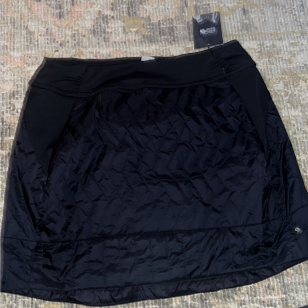 Black insulated mini Mountain Hard wear skirt, size M, NWT
